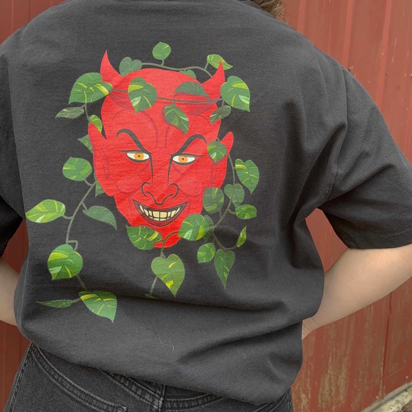 devil's ivy tee