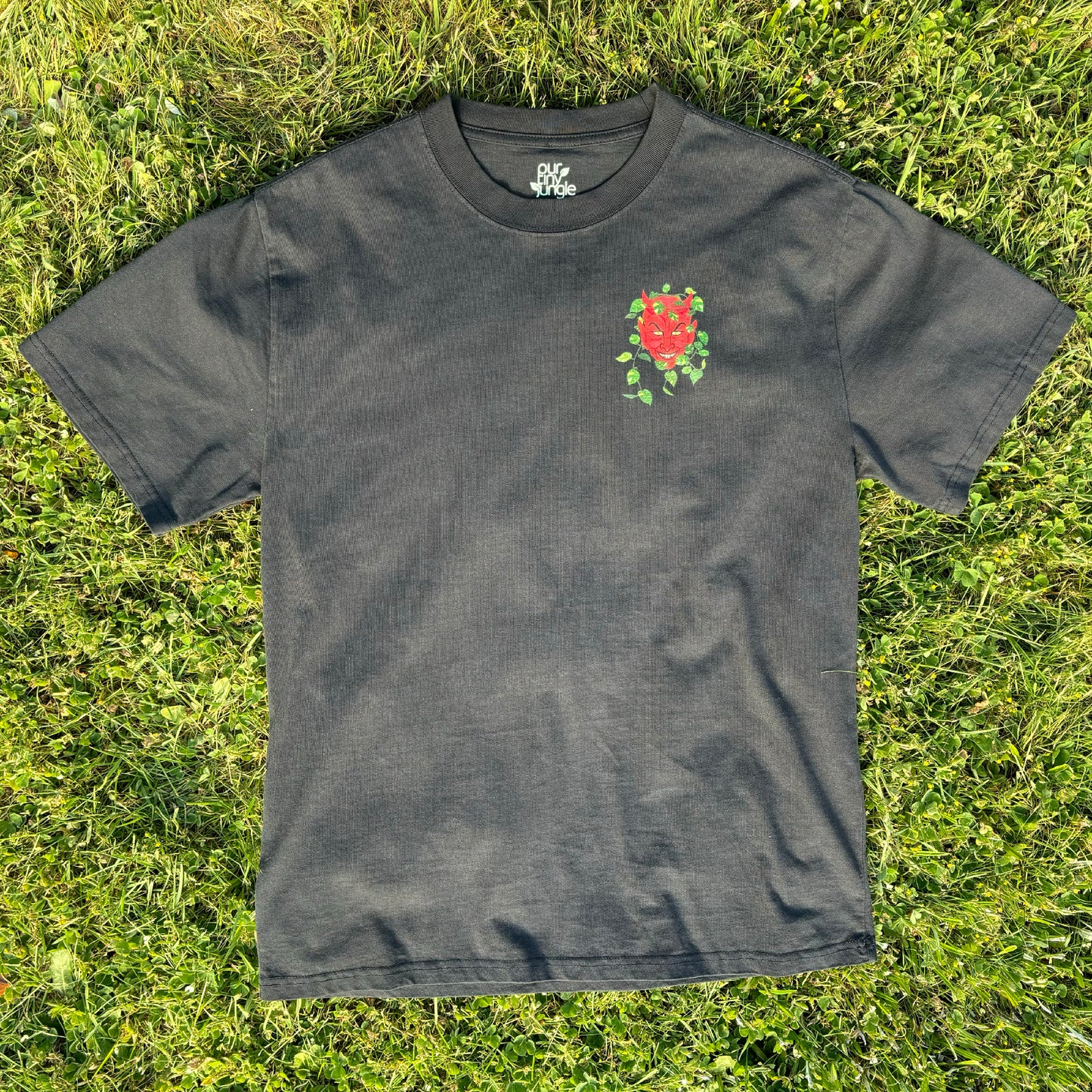 devil's ivy tee