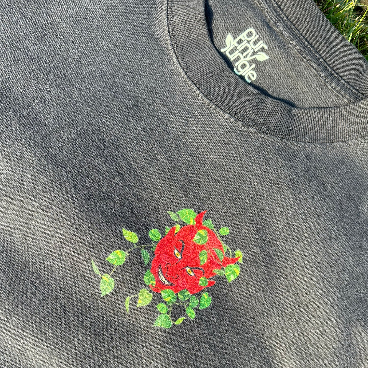 devil's ivy tee